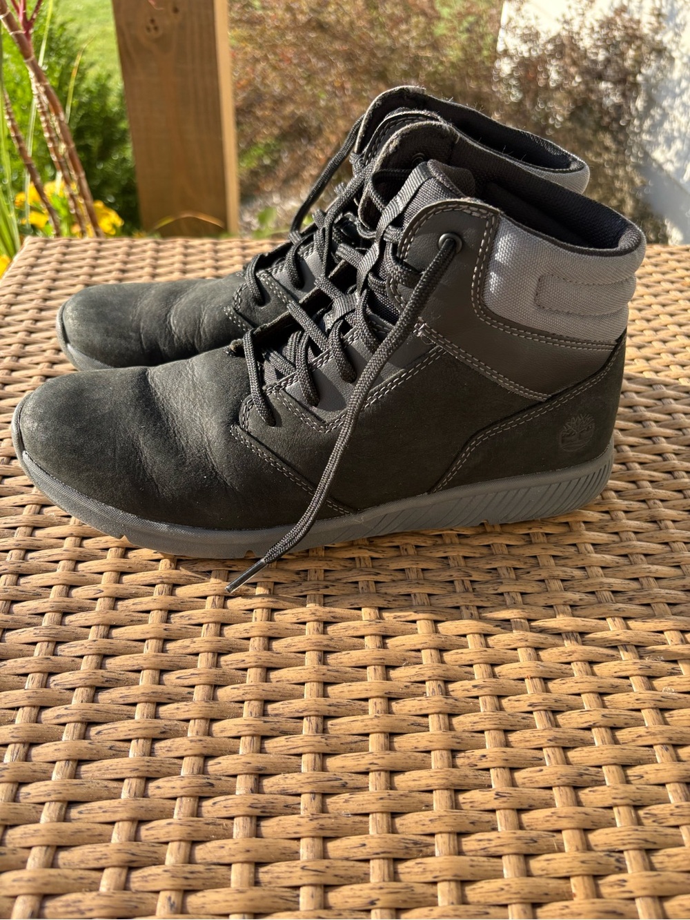 Timberland Boys Boltero Boot Black and Gray Chukka Lace-Up Boots. Size 6.5